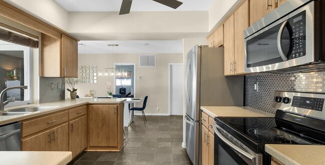 Building Photo - 4946 Glenn Pine Ln