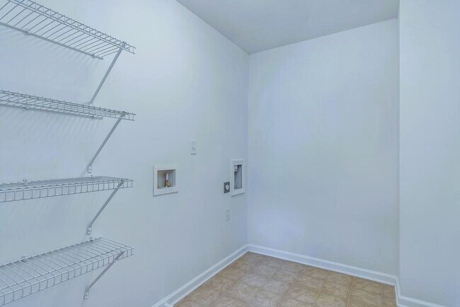 Building Photo - 3015 Carrick Rd