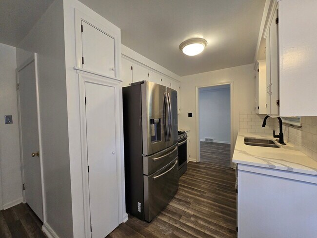 Building Photo - 22419 Fairway Dr
