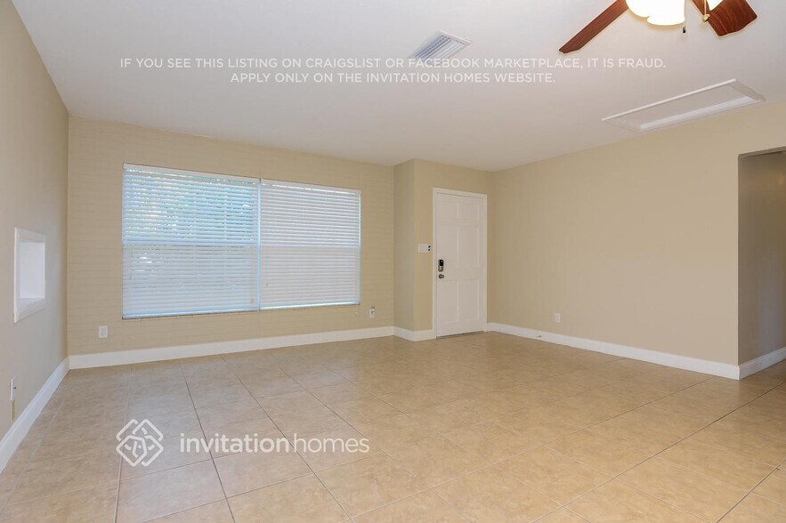 Building Photo - 3701 Schwalbe Dr