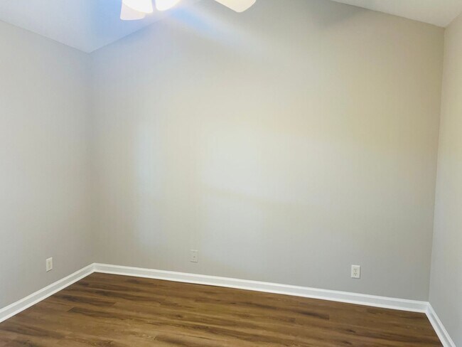 Building Photo - Wow! Check out this charming 3 bedroom 2.5...