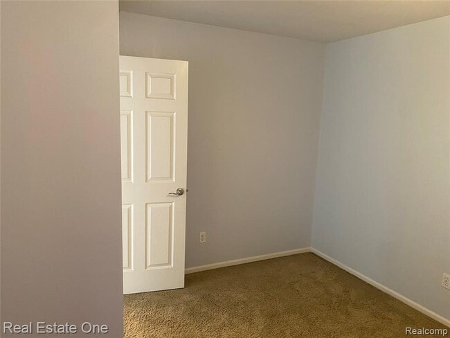 Building Photo - 39206 Silverthorne Bend