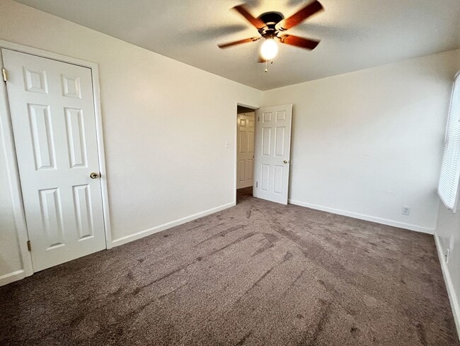 Building Photo - Centrally located 3-bedroom house