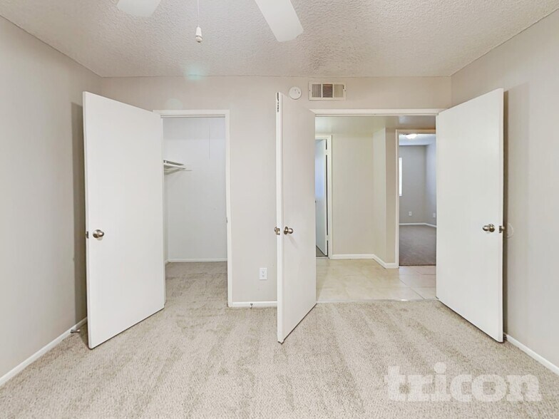 Building Photo - 6431 W Hatcher Rd