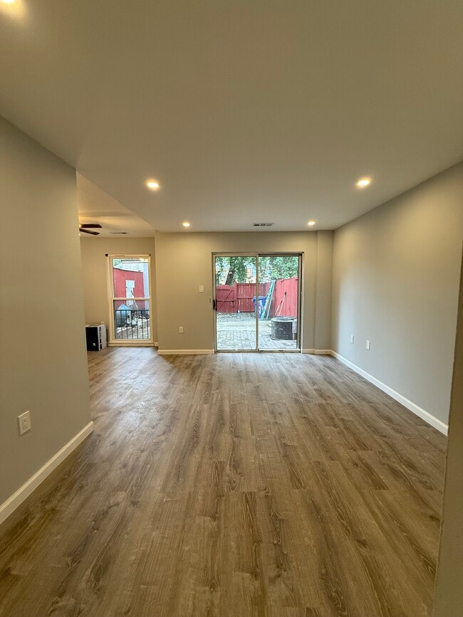 Building Photo - 238 Stevenson Square