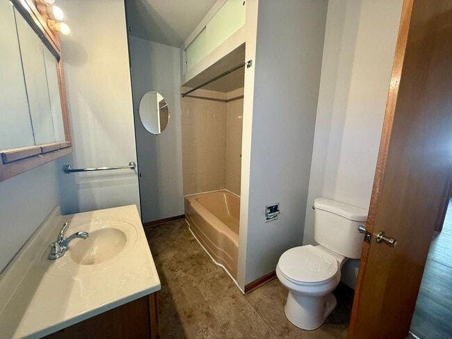 Building Photo - 3 Bed 1.5 Bath Single Family Home in Elcho - Now offering a 6 MONTH lease opportunity!