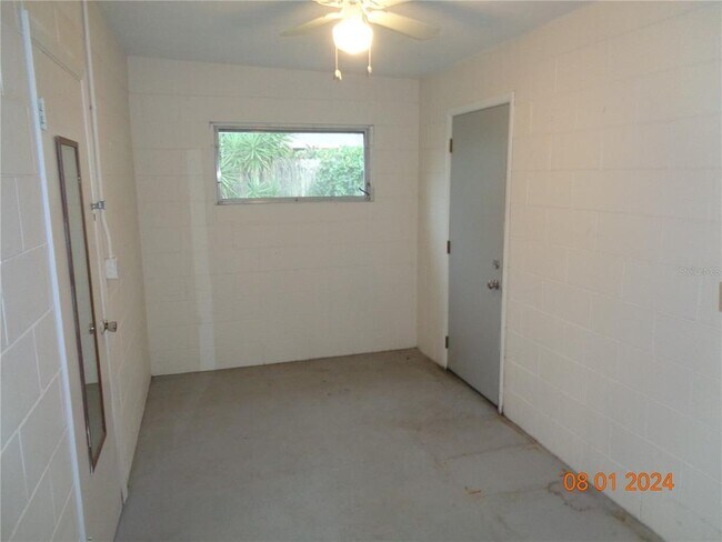 Building Photo - 508 Camelia Ln