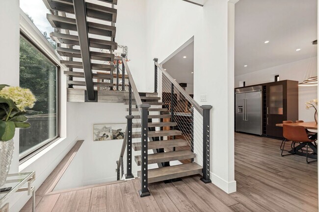 Building Photo - Fully Furnished Luxury Home In The Avenues