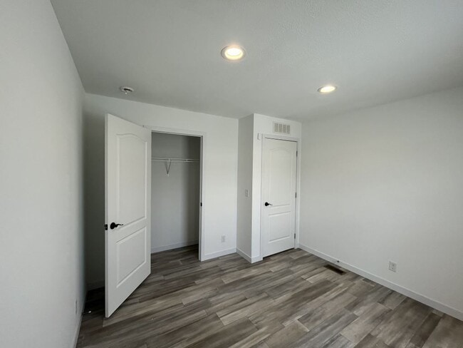 Building Photo - 5104 Augusta Blvd