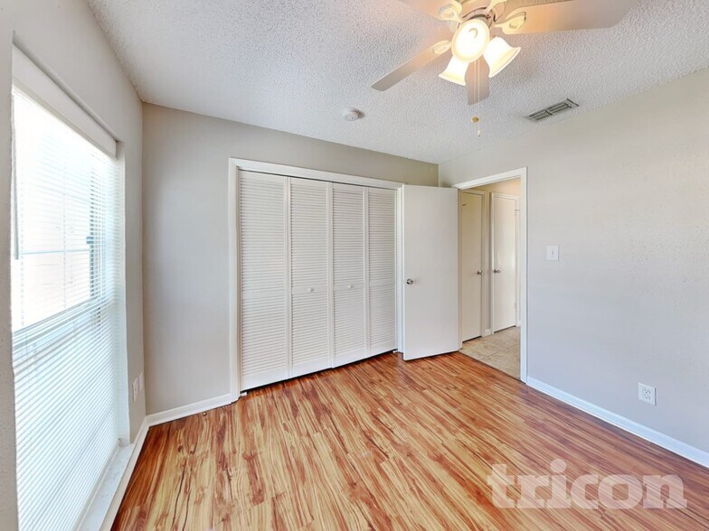 Building Photo - 1757 Lakeview Village Dr