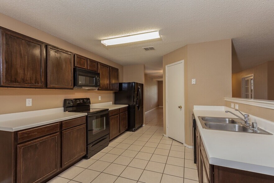 Building Photo - 2128 Panorama Ln