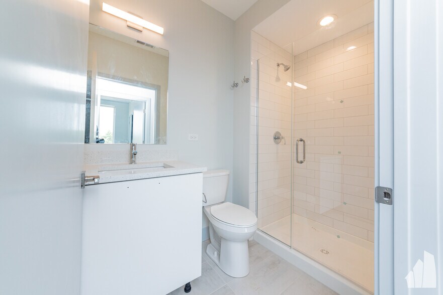 Building Photo - 6350 N Glenwood Ave