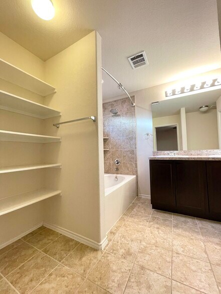 Building Photo - 10228 Crescendo Ln