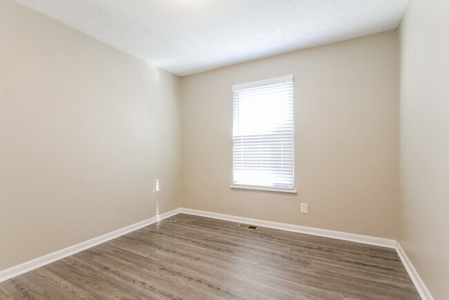 Building Photo - 819 Bitter Bark Ln