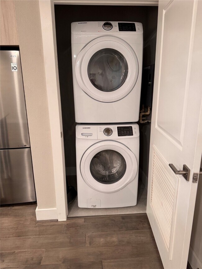 Building Photo - 4819 Caroline St