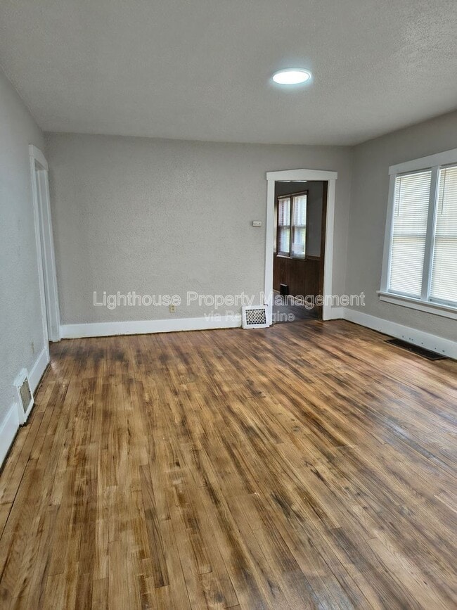 Building Photo - 3040 Temple St