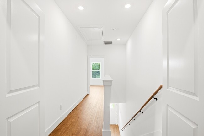 Building Photo - 7841 Sunnyhill St