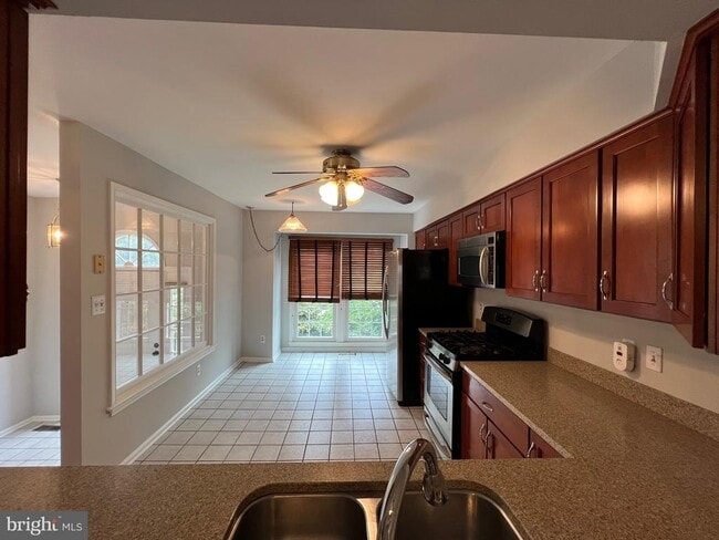 Building Photo - 12002 Lisa Marie Ct