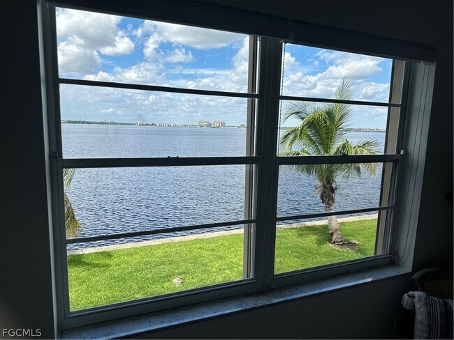 Building Photo - 1900 Clifford St