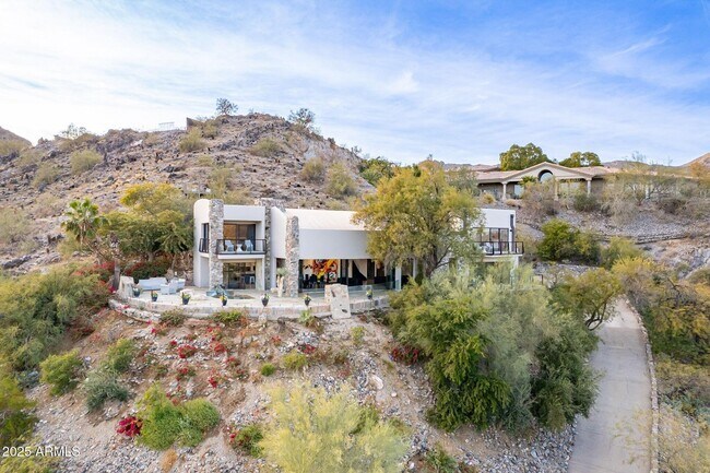 Building Photo - 7044 N Hillside Dr