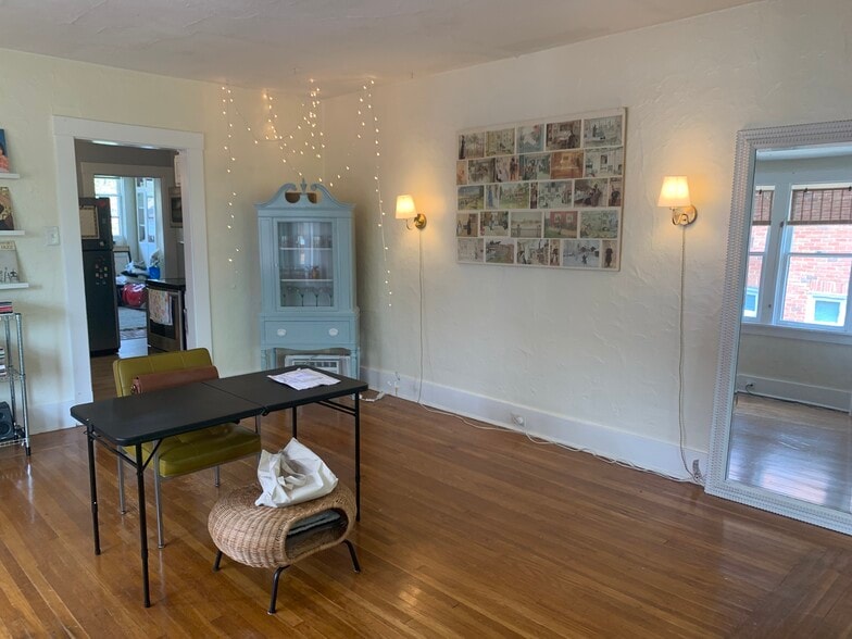 Building Photo - 5535 Wellesley Ave