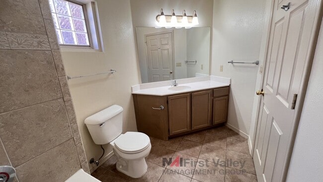 Building Photo - 3 Bedrooms, 2 Baths