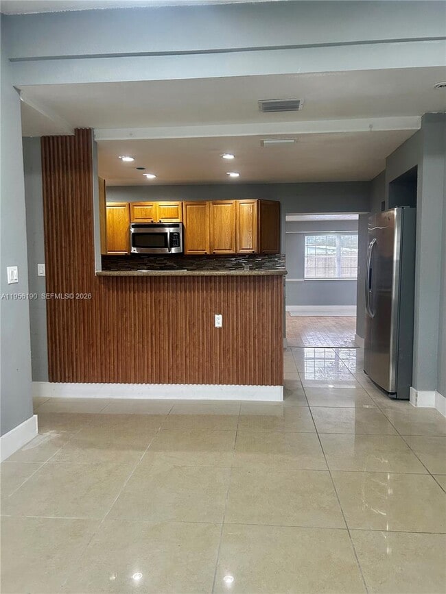 Building Photo - 3720 SW 32 Ave