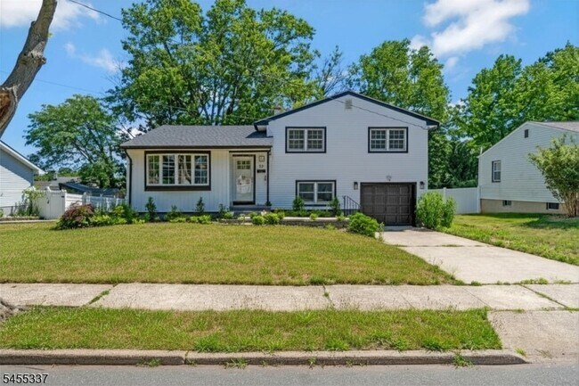Building Photo - 33 Larchmont Rd