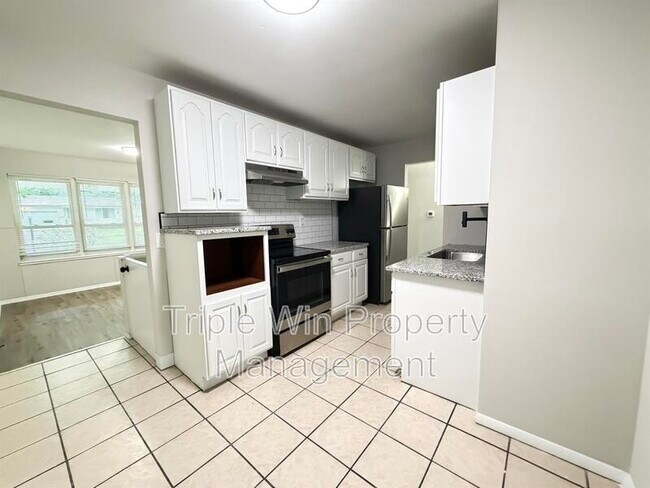 Building Photo - 10805 Landseer Dr
