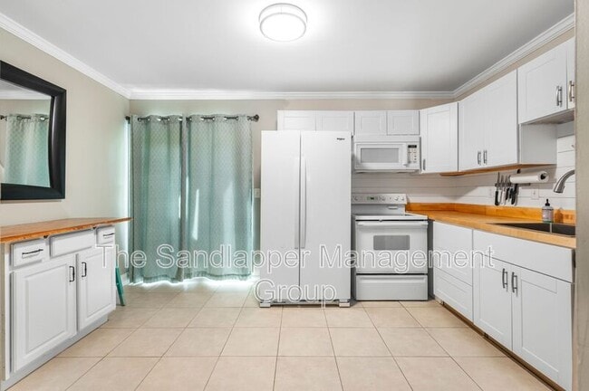 Building Photo - 507 Stinson Dr