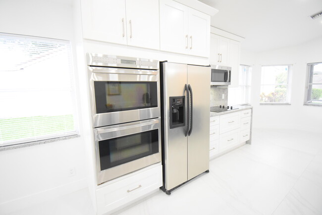 Building Photo - 11071 Baybreeze Way