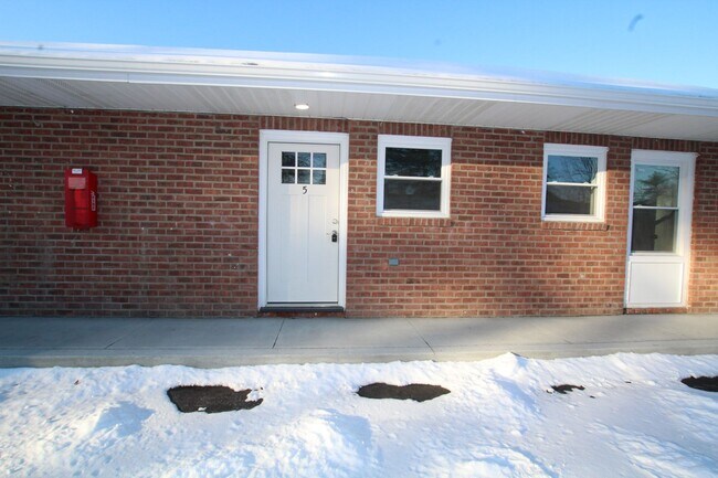 Building Photo - Beautifully remodeled and completed 1 bedroom apartment.