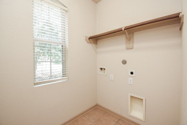Building Photo - 2106 Harmon Crest Ct