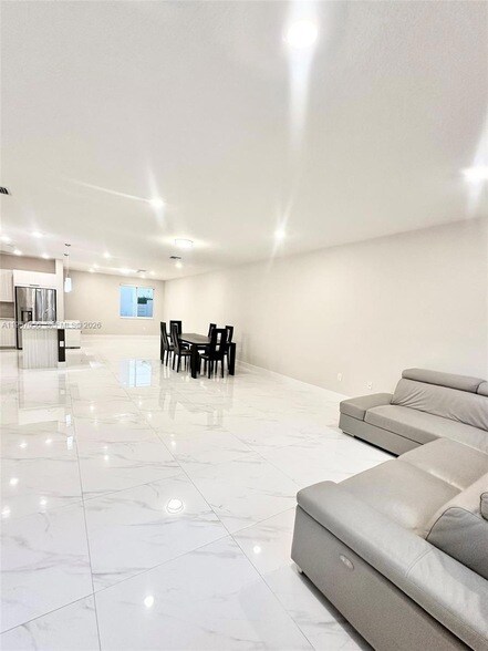 Building Photo - 10420 NW 67th St