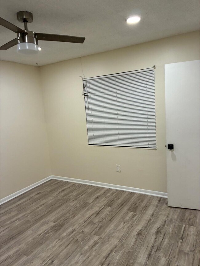 Building Photo - 6001 Shaker Wood Cir
