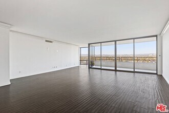 Building Photo - 4316 Marina City Dr