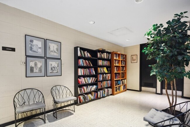 Building Photo - 1310 N Ritchie Ct
