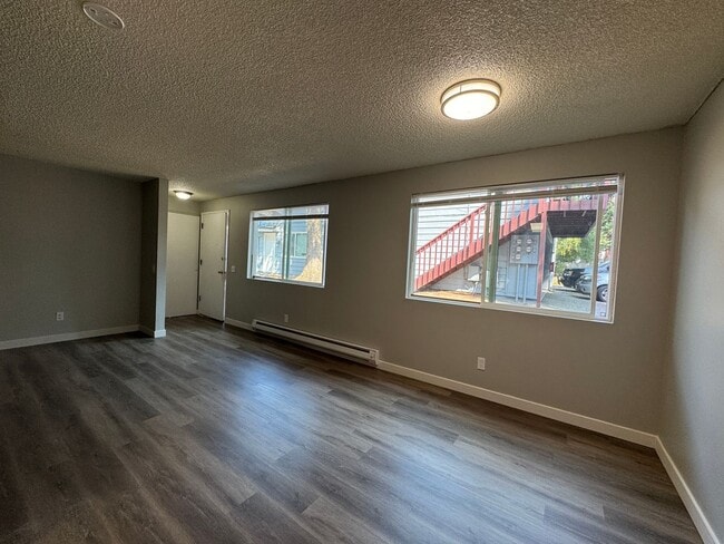 Building Photo - Move-In Ready 2-Bedroom 1 Bathroom Apartme...