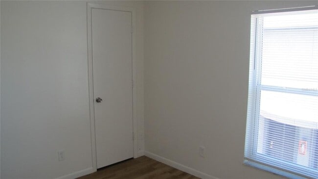 Building Photo - 5122 E Temple Heights Rd