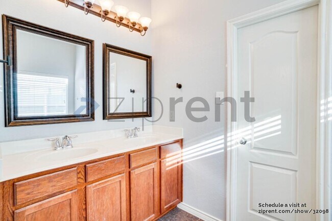 Building Photo - 1217 Charleston Ln