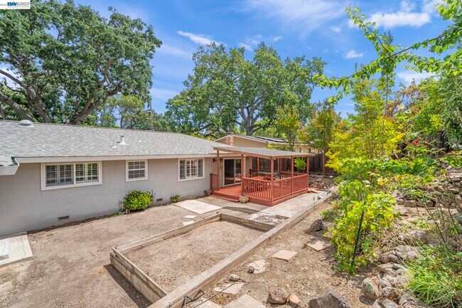 Building Photo - 647 Bonita Ave