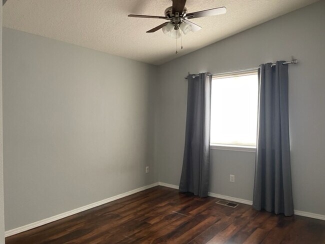 Building Photo - Great Home Near La Cueva