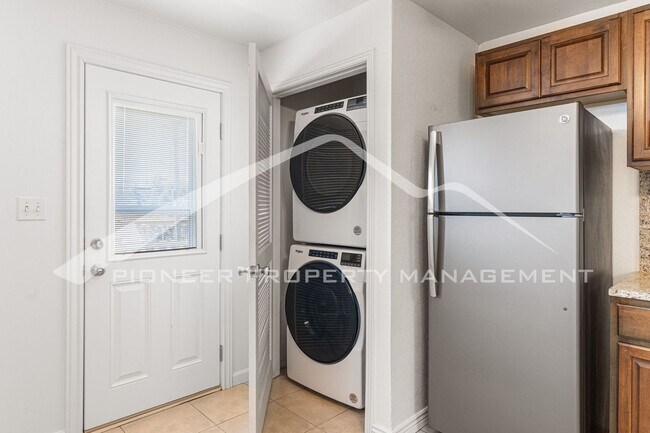 Building Photo - Charming Unit with Central AC,  Washer/Dryer, And Water, Sewer, Electric/Gas, and Trash removal I...