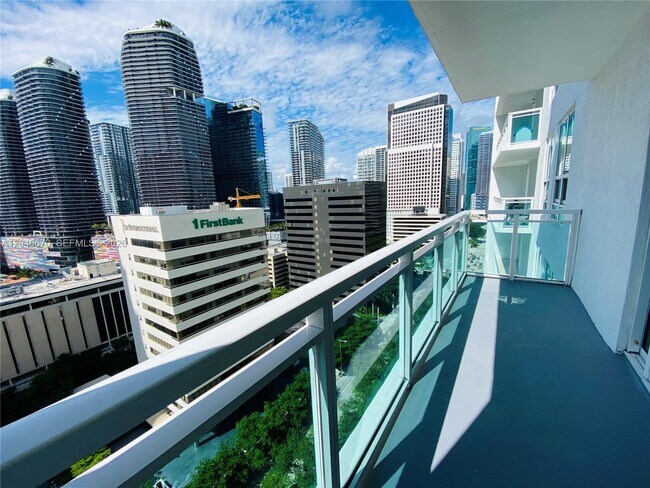 Building Photo - 951 Brickell Ave