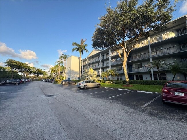 Building Photo - 12500 SW 5th Ct