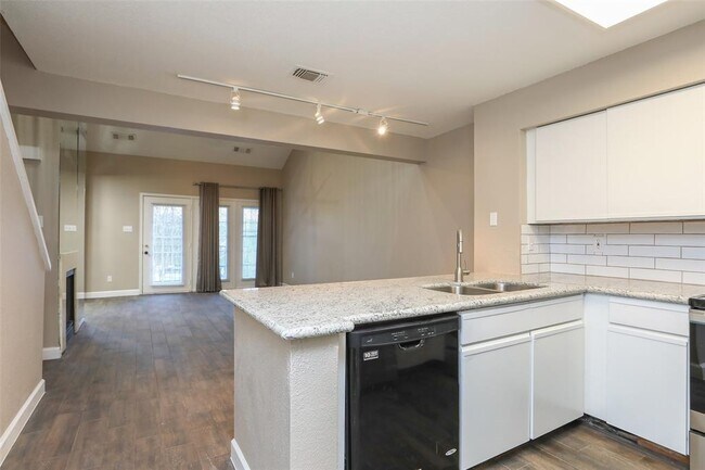 Building Photo - 16800 Sugar Pine Dr
