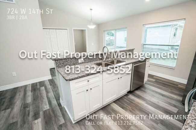 Building Photo - 724 W 14th St