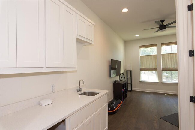 Building Photo - 205 Eiglehart Rd