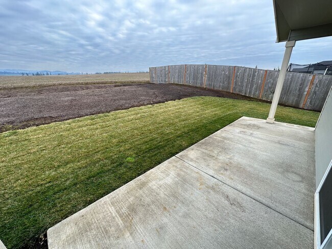 Building Photo - 553