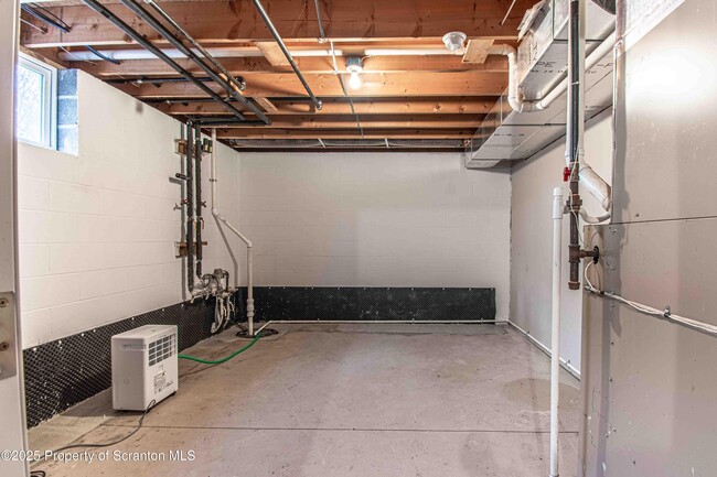 Building Photo - 4013 Pond View Dr